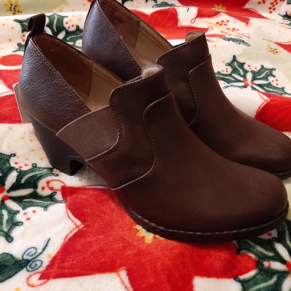 Shoes - Picture 4 of 4